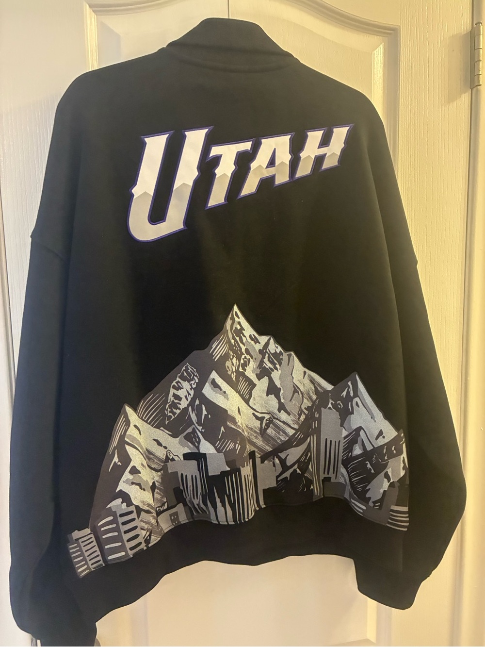 Utah Graphic Black Crewneck Sweater